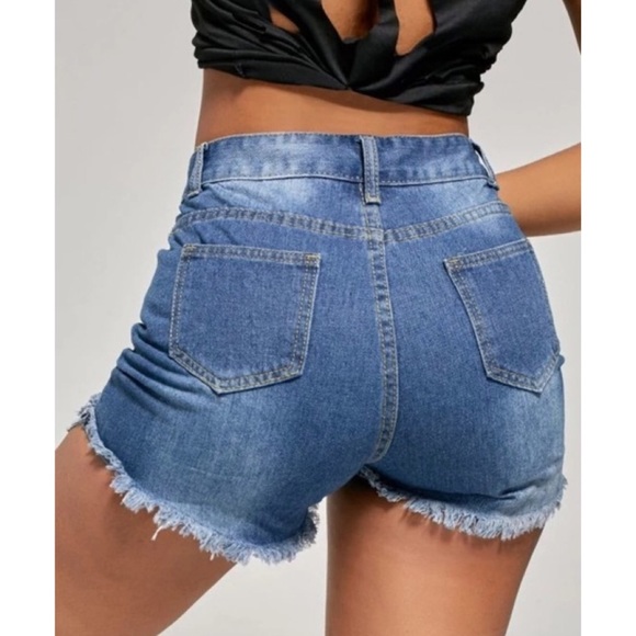 Hot 🔥Distressed denim cutoff Jean shorts *NWT* - Picture 5 of 8